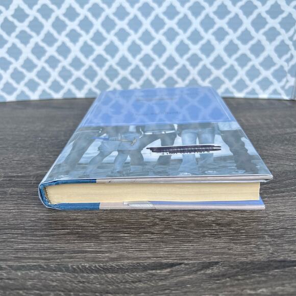 How to Build a House by Dana Reinhardt Hardcover Pre-Loved - Picture 6 of 6